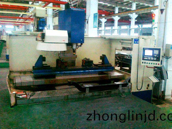 前軸十(shi)孔(kong)加工專用(yong)立(li)式(shi)加工