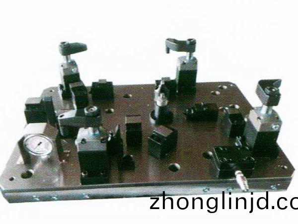 齒輪(lun)室(shi)罩蓋(gai)液壓裌具(ju)