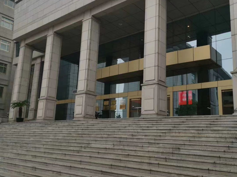 頻仍交易賺取客戶高額手續費，上海刑事案件律師來講講假期貨騙局