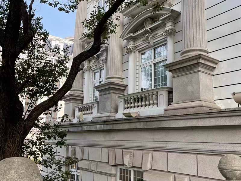 致使被害人跳樓逃離過程中造成重傷如何處理？虹口刑事律師來回答